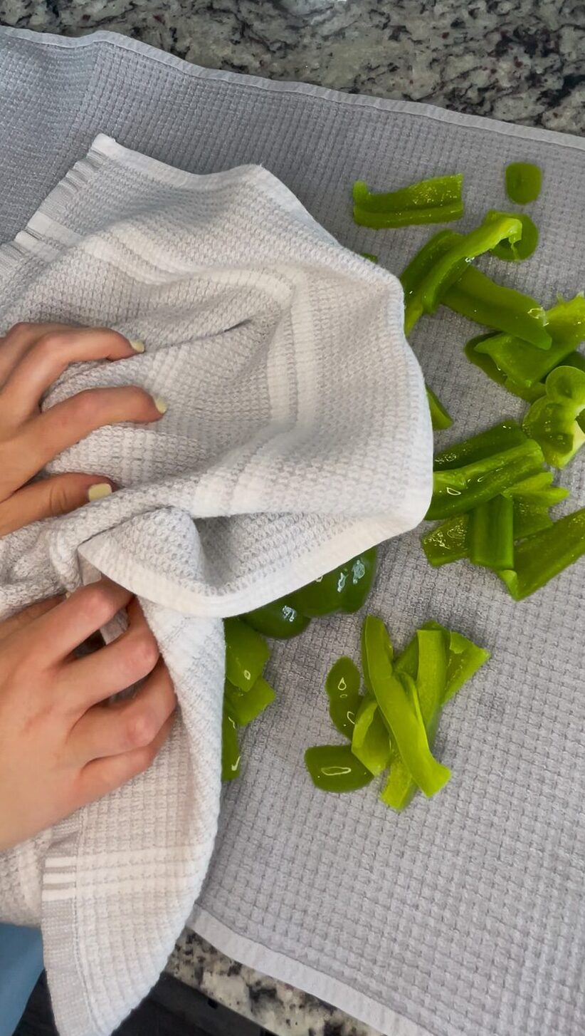 Drying peppers with towels